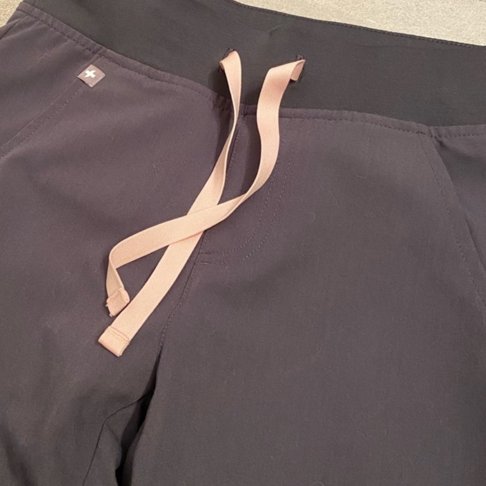 RARE LIMITED EDITION Figs charcoal (with pink ties) scrub set